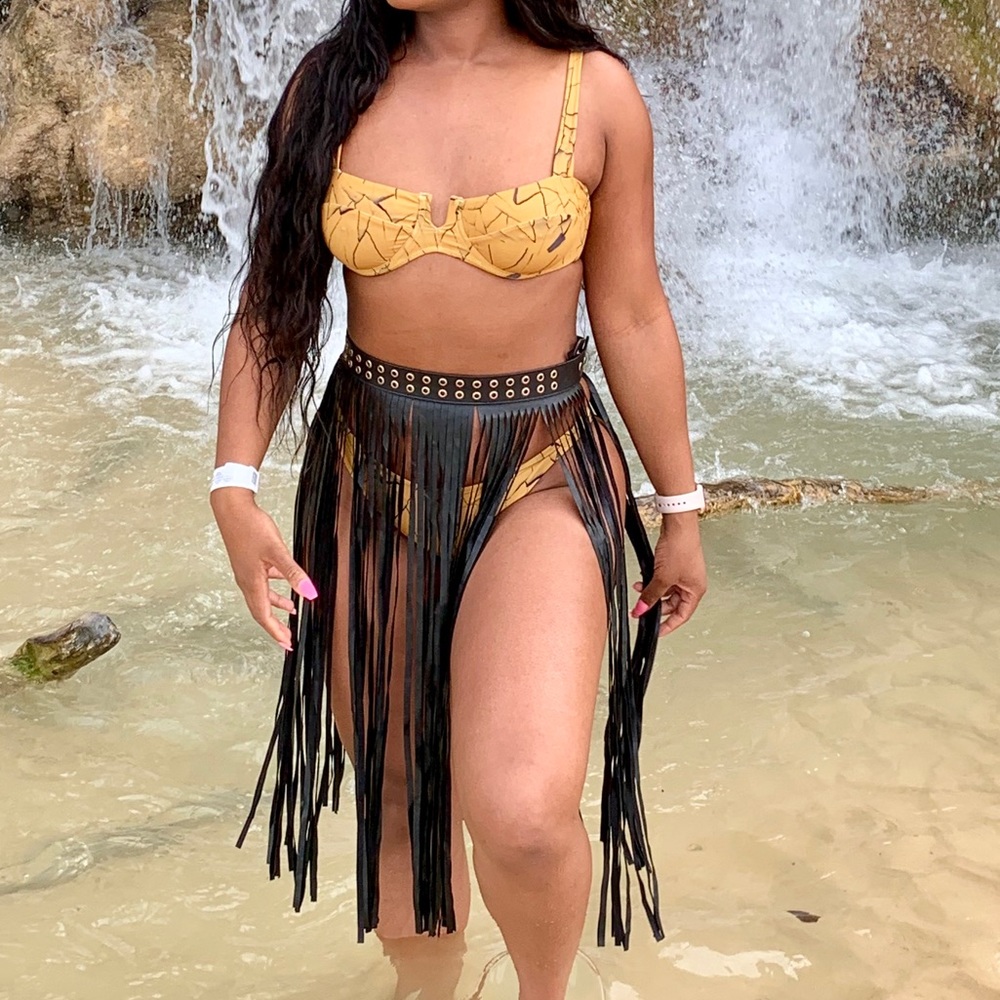 Fringe waist belt